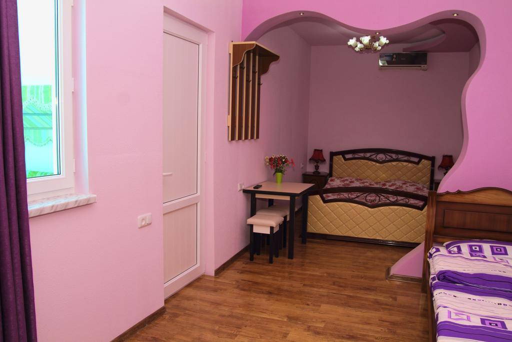 Inter Boutique Hotel Ереван Стая снимка