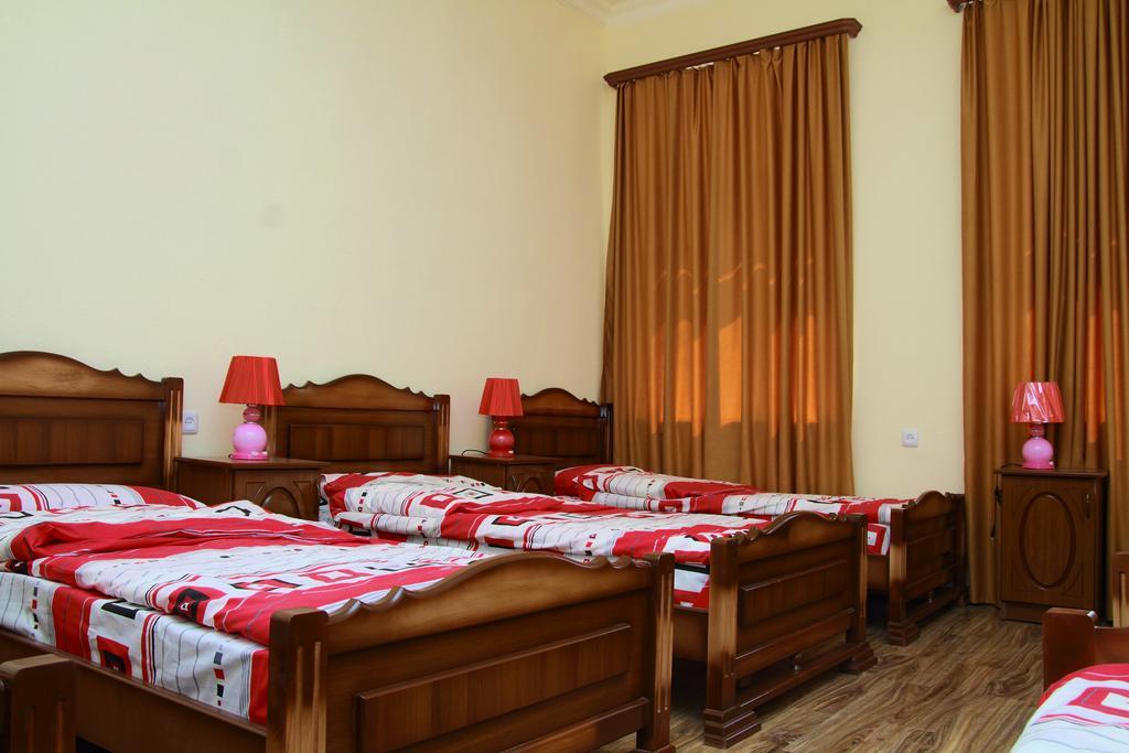 Inter Boutique Hotel Ереван Стая снимка