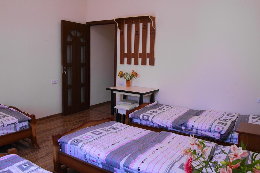 Inter Boutique Hotel Ереван Стая снимка